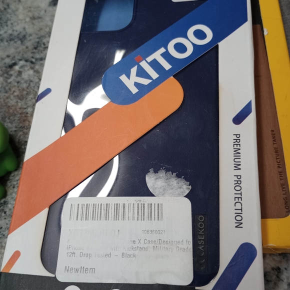 Phone cases - Picture 3 of 10